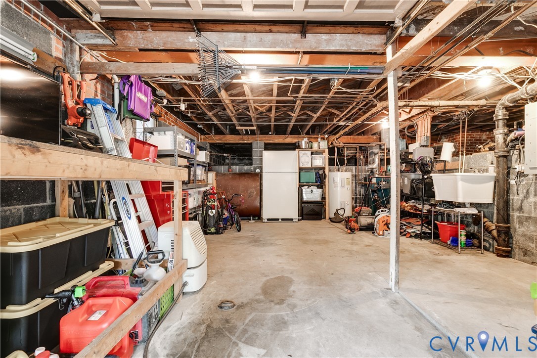5913 W Club Ln