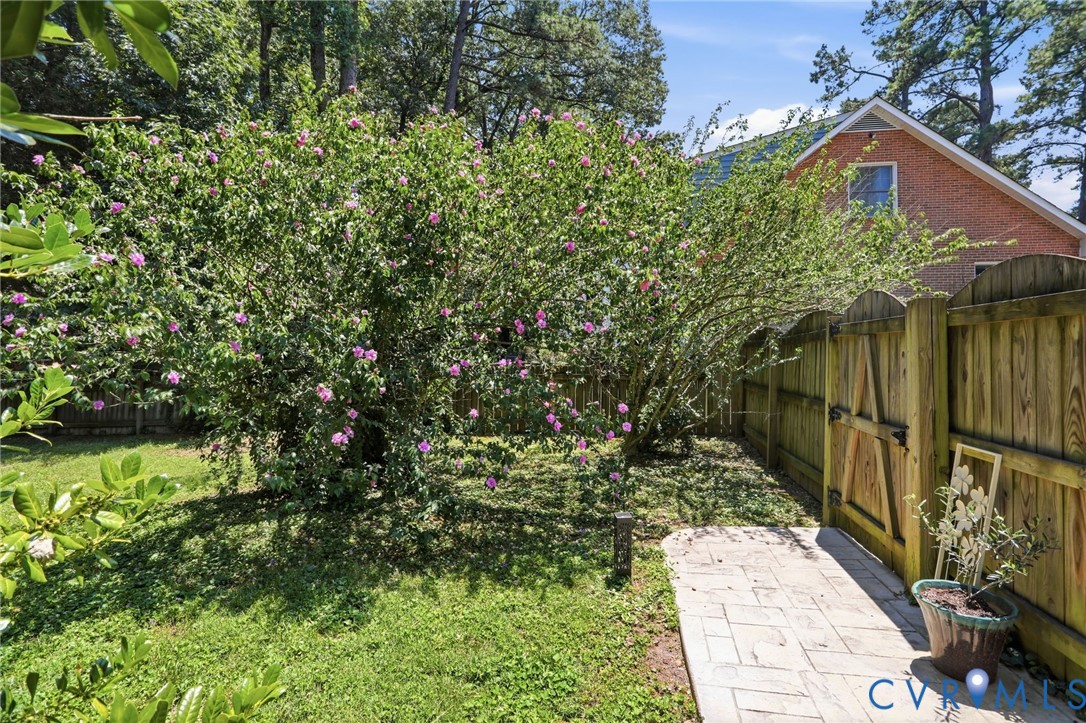 2621 Cherrytree Ln