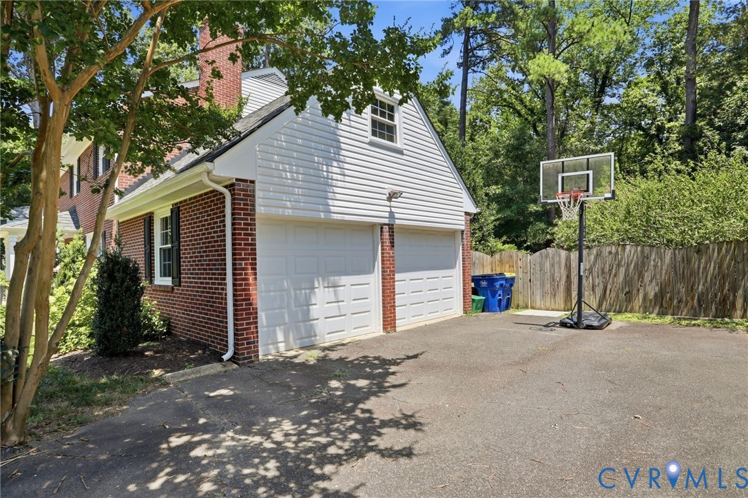 2621 Cherrytree Ln