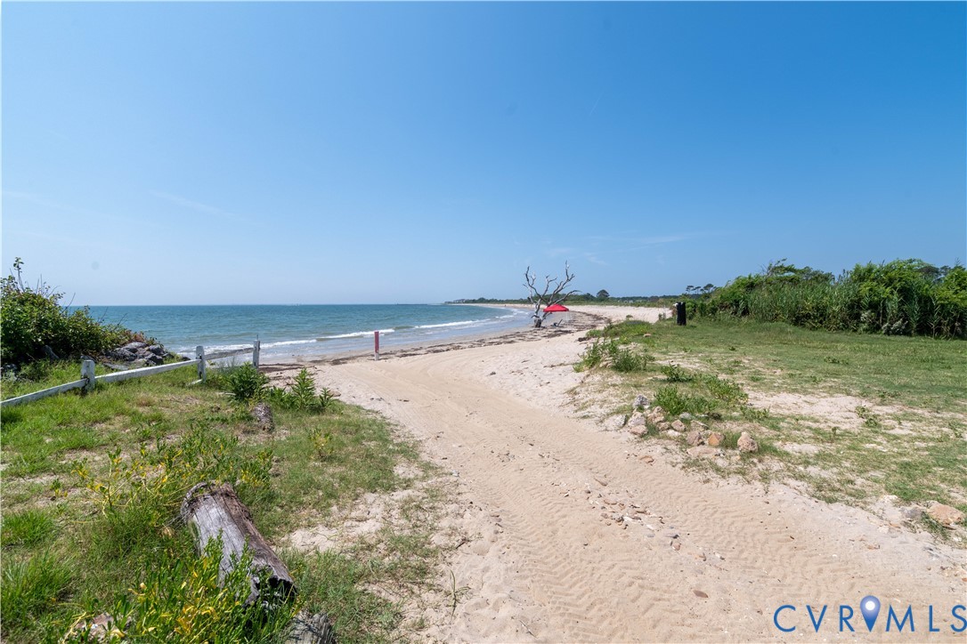 3 Lighthouse Dr