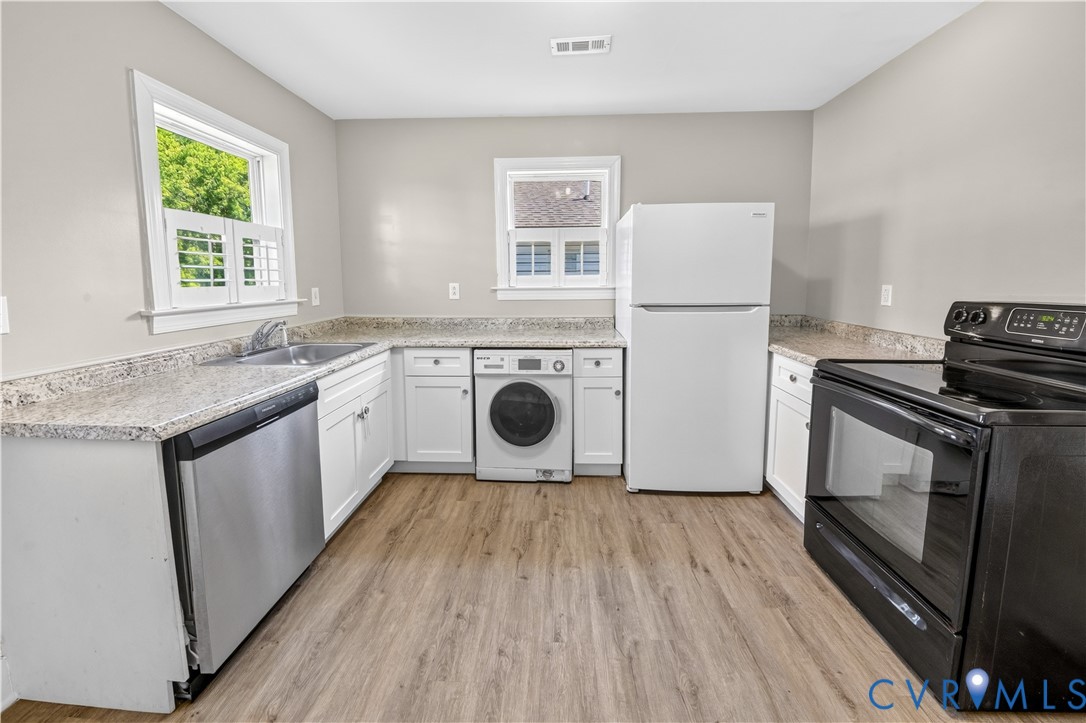 3 Lighthouse Dr