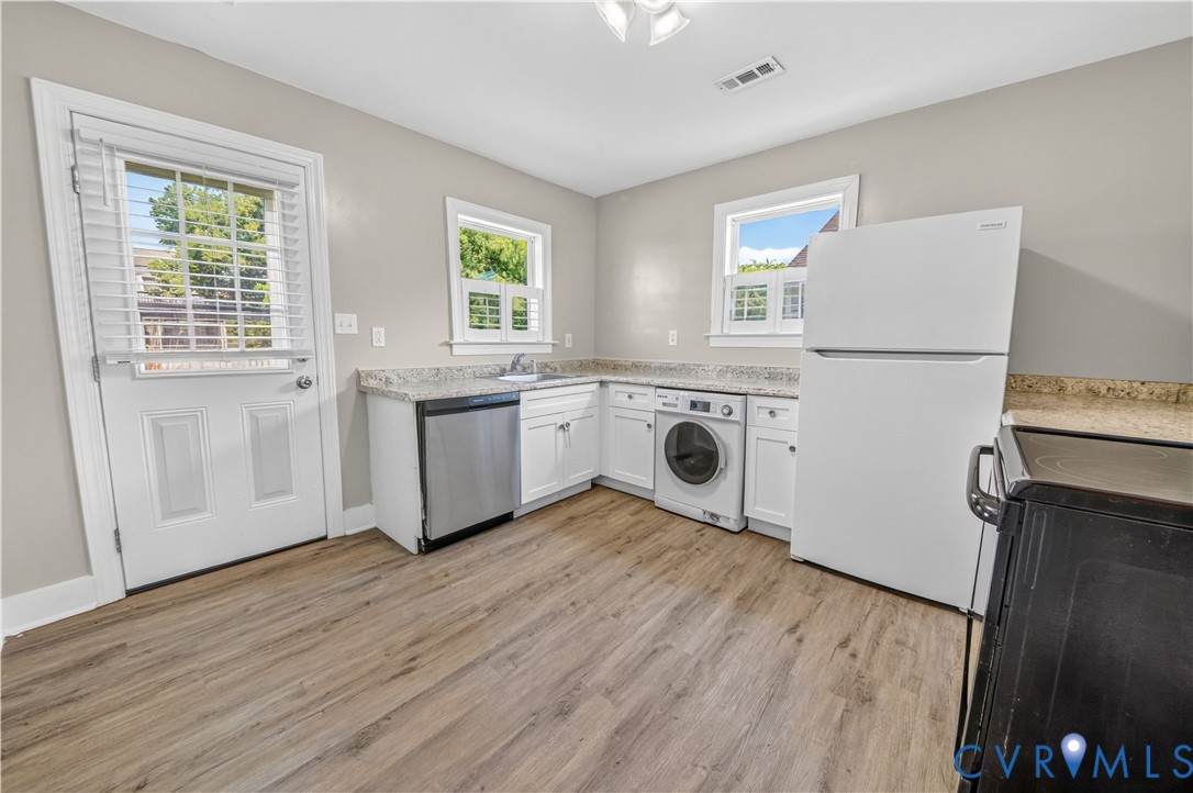 3 Lighthouse Dr
