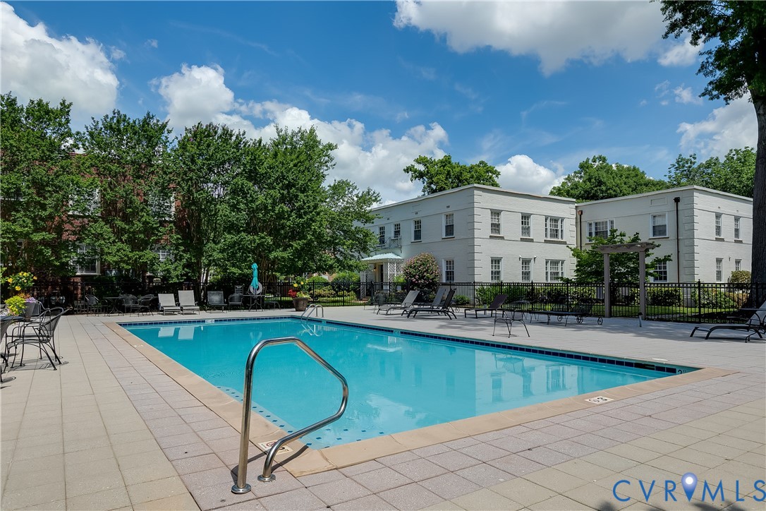 33 W Locke Ln Unit#U3