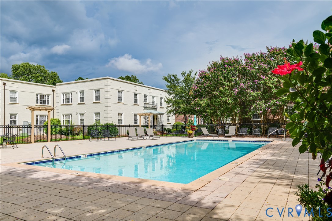 33 W Locke Ln Unit#U3