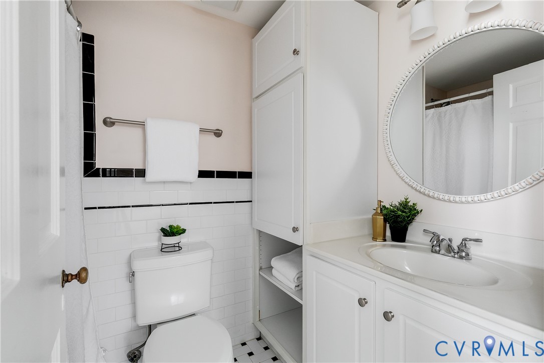 33 W Locke Ln Unit#U3