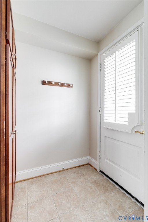 33 W Locke Ln Unit#U3