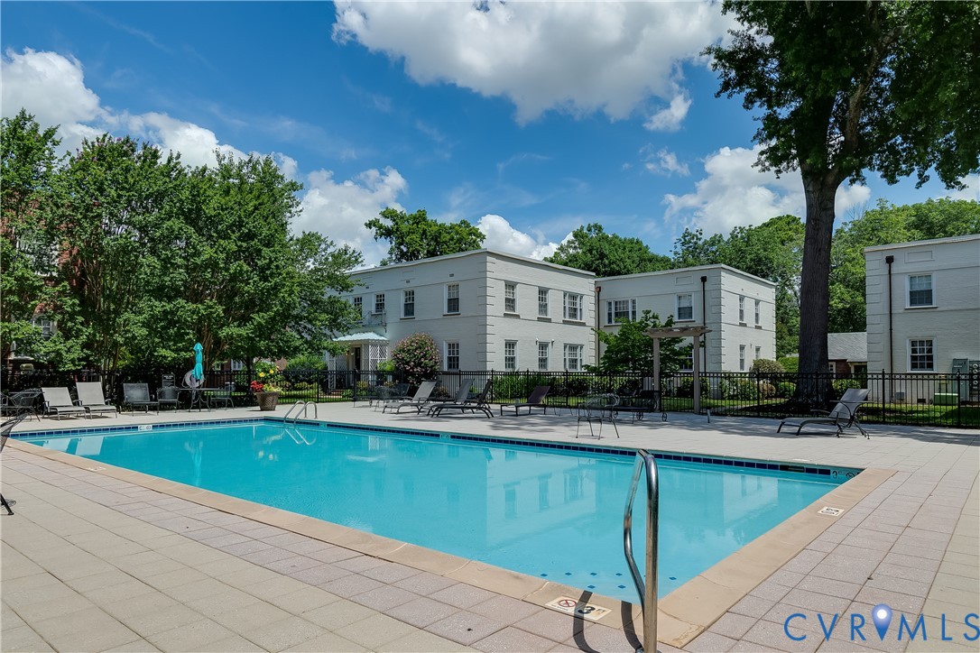 33 W Locke Ln Unit#U3