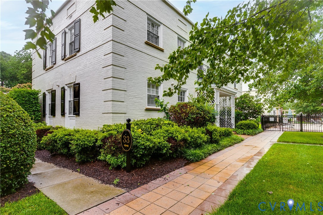 33 W Locke Ln Unit#U3