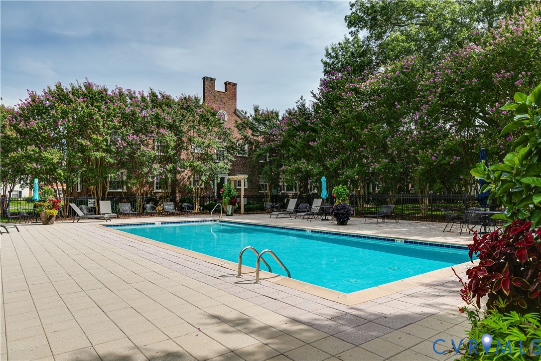 33 W Locke Ln Unit#U3