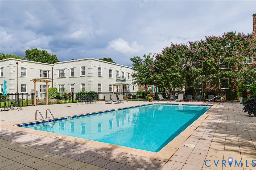 33 W Locke Ln Unit#U3