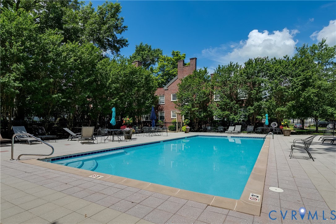 33 W Locke Ln Unit#U3