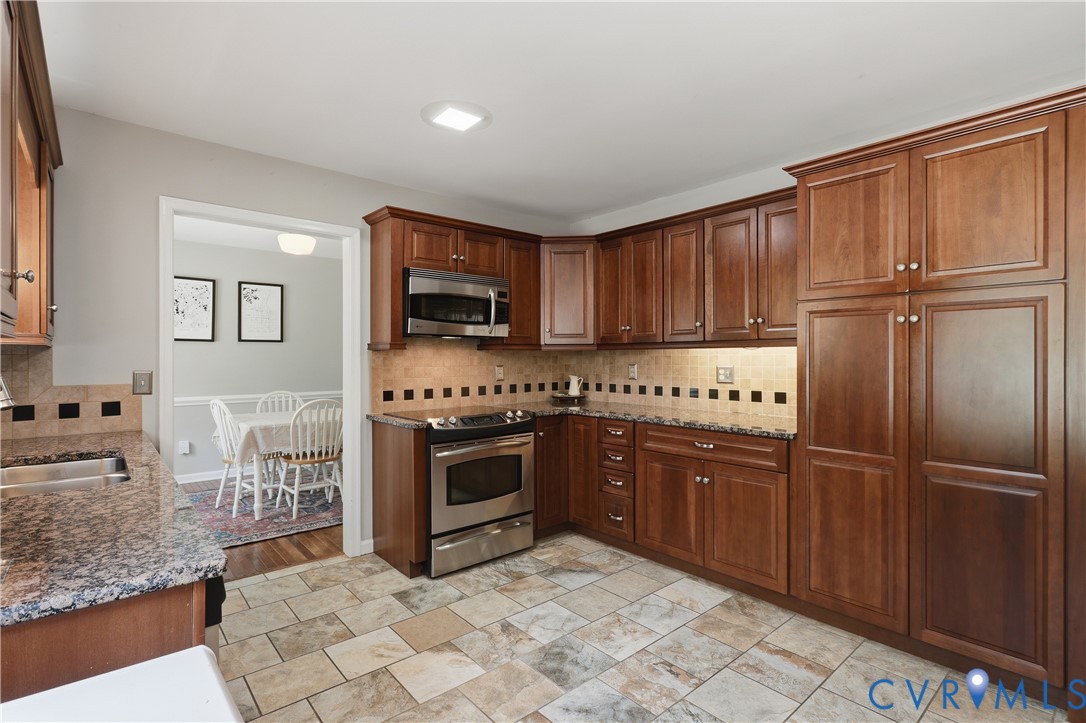 9157 Chatham Grove Ln