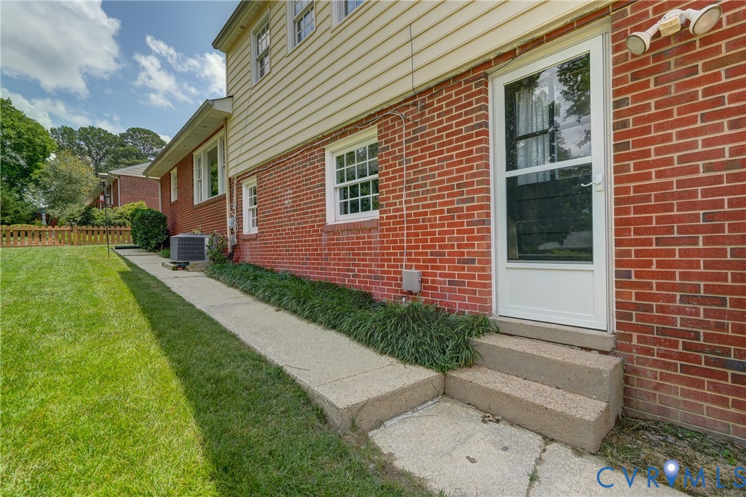 9312 Ledbury Rd