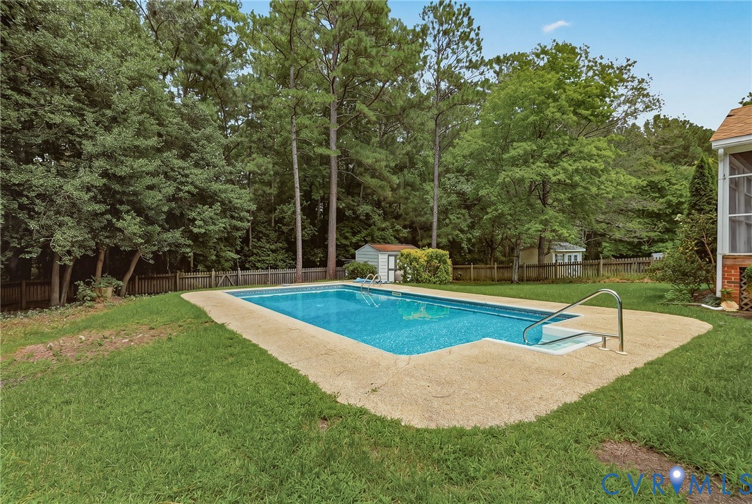 10212 Heritage Ln