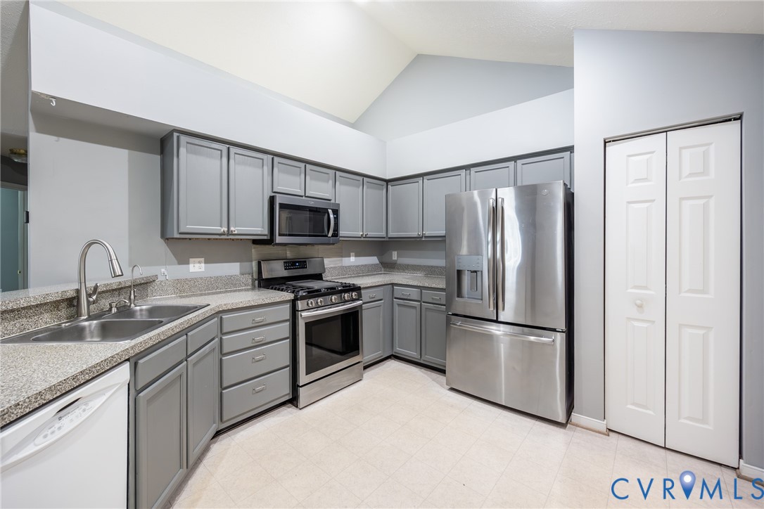 3246 Stone Manor Cir