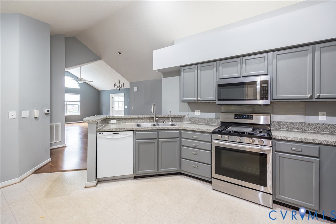 3246 Stone Manor Cir