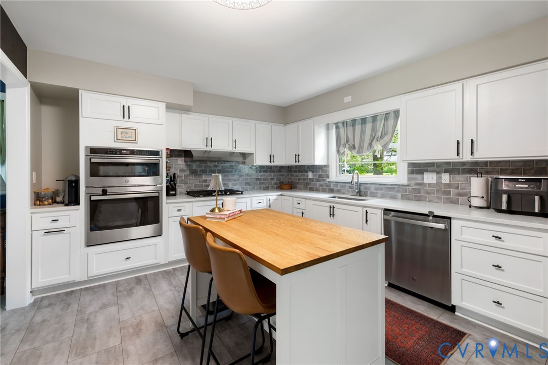 404 Aubery Rd