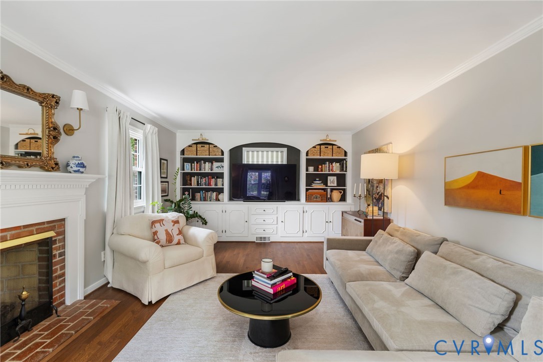 404 Aubery Rd