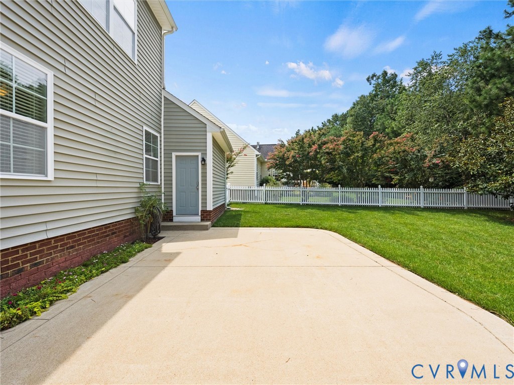 11000 Collington Dr