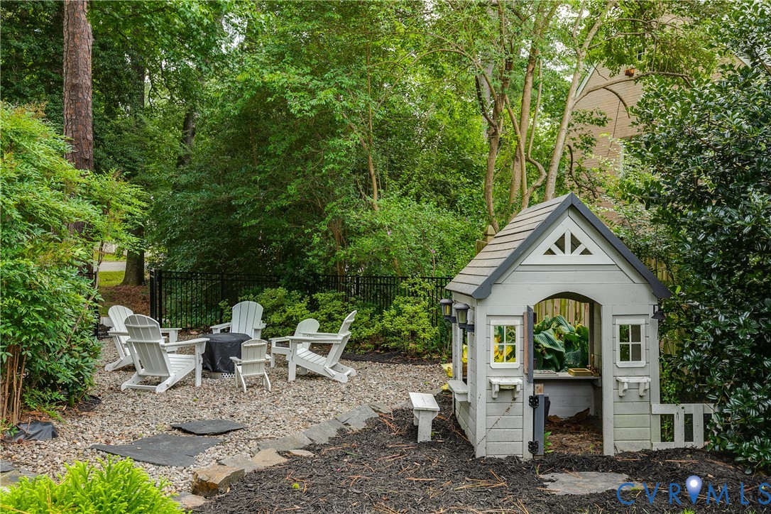 410 Lakewood Dr