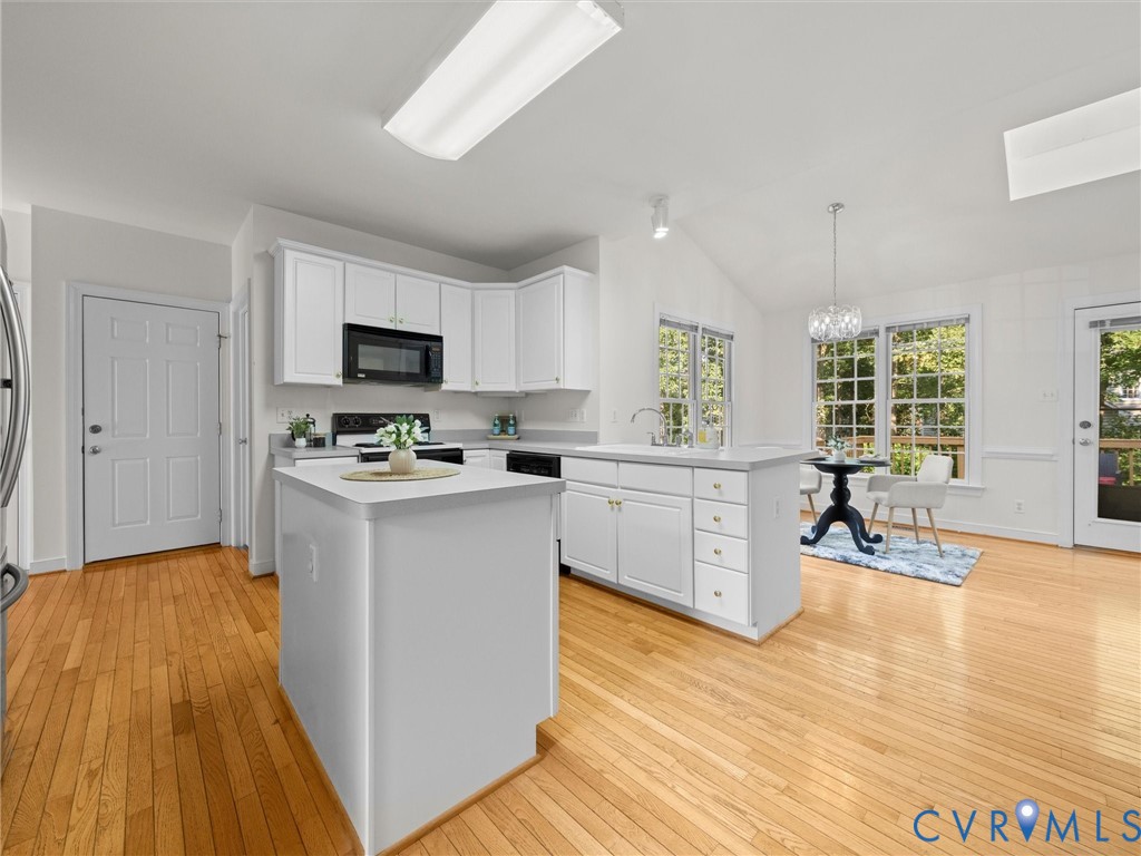 3229 Center Ridge Dr