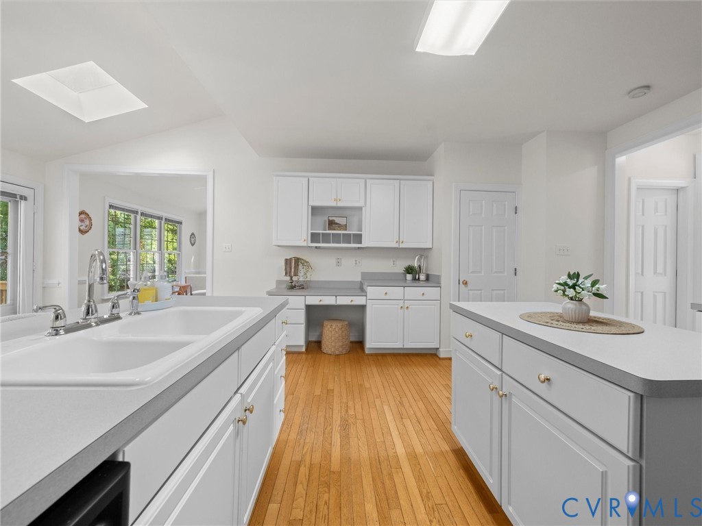 3229 Center Ridge Dr
