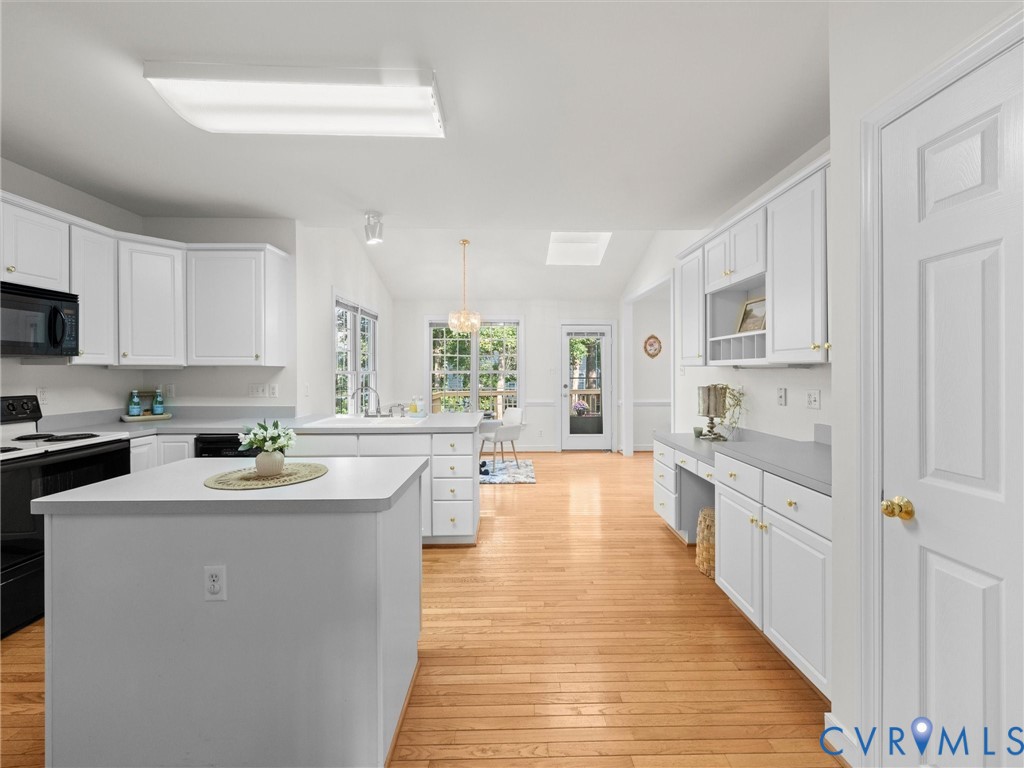 3229 Center Ridge Dr