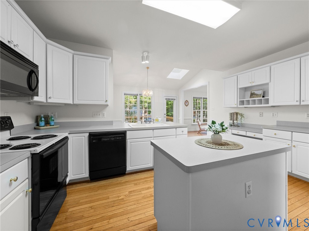 3229 Center Ridge Dr