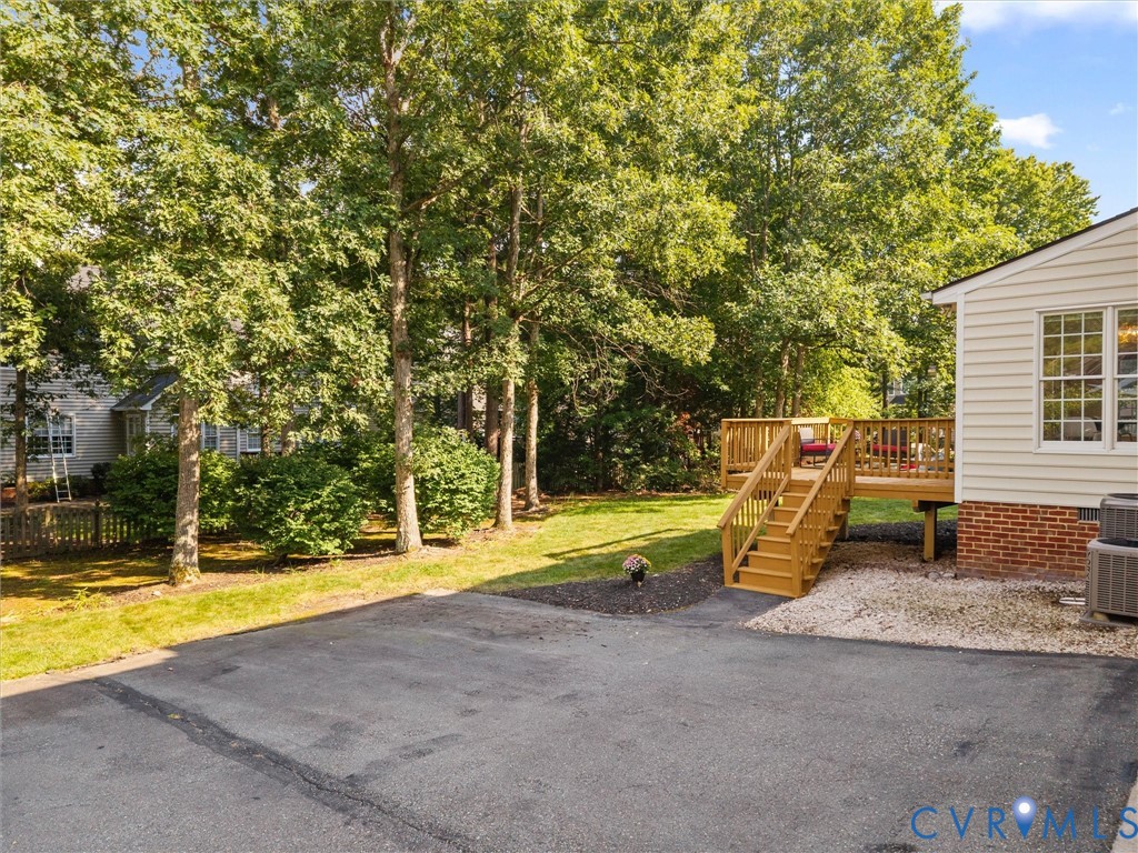 3229 Center Ridge Dr