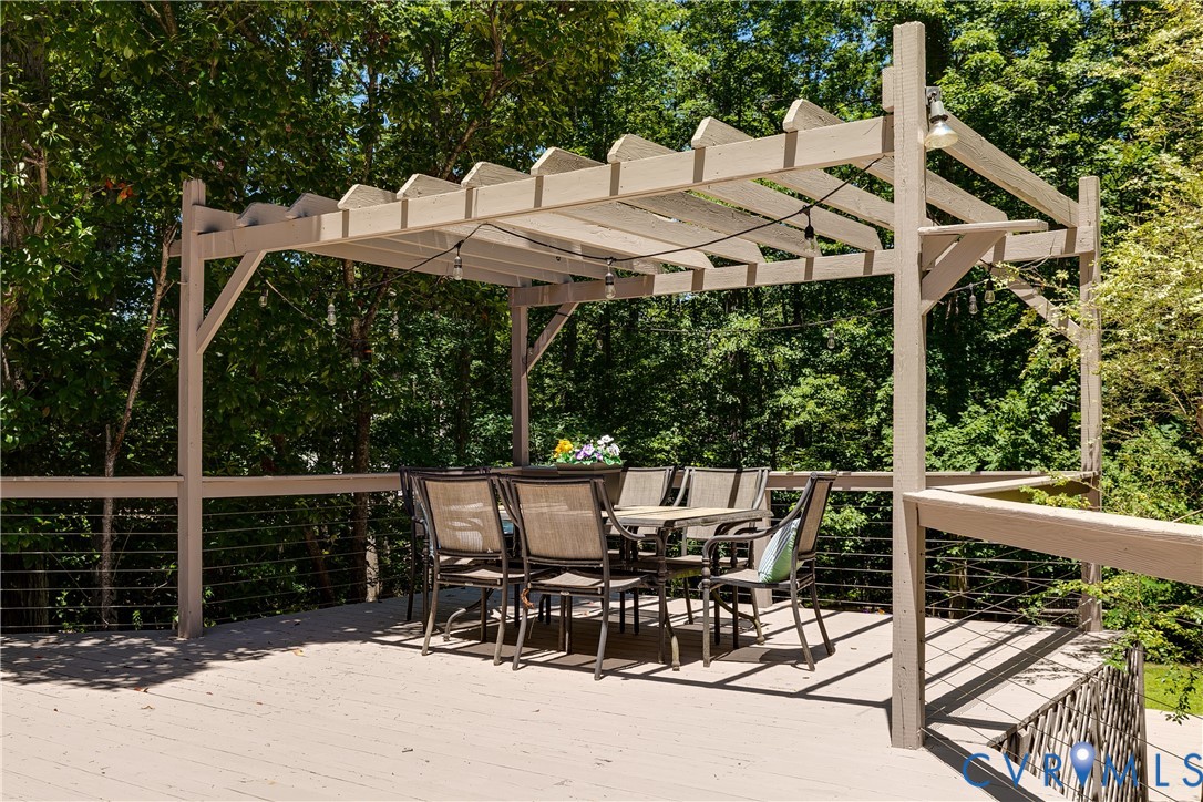1107 Royal Ridge Rd