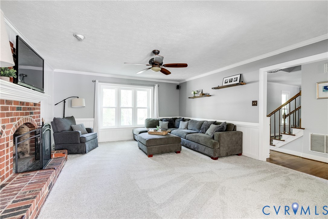 1107 Royal Ridge Rd