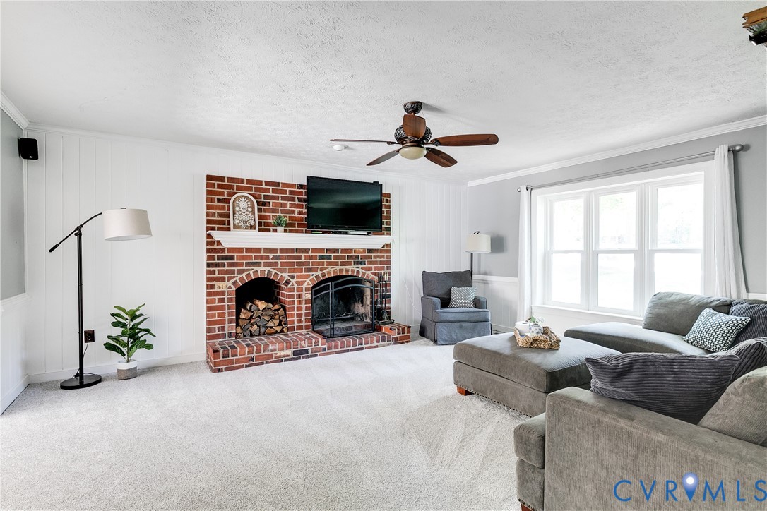 1107 Royal Ridge Rd