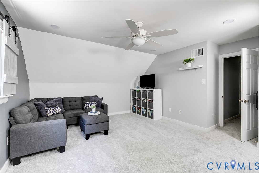 1107 Royal Ridge Rd