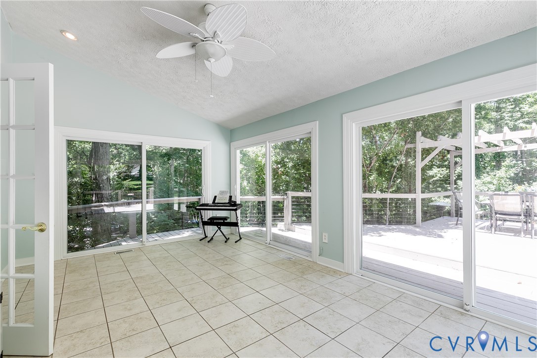 1107 Royal Ridge Rd