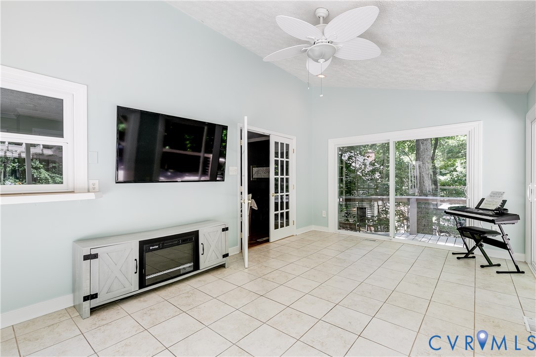 1107 Royal Ridge Rd