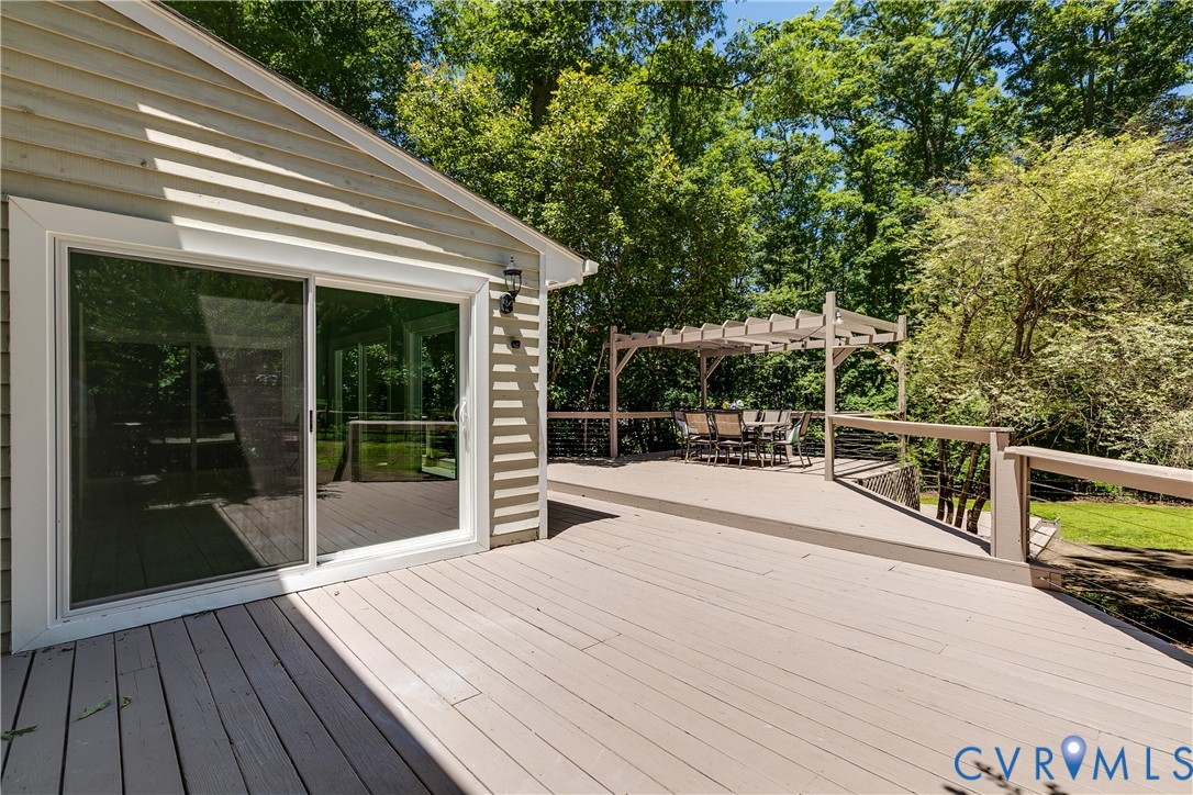1107 Royal Ridge Rd