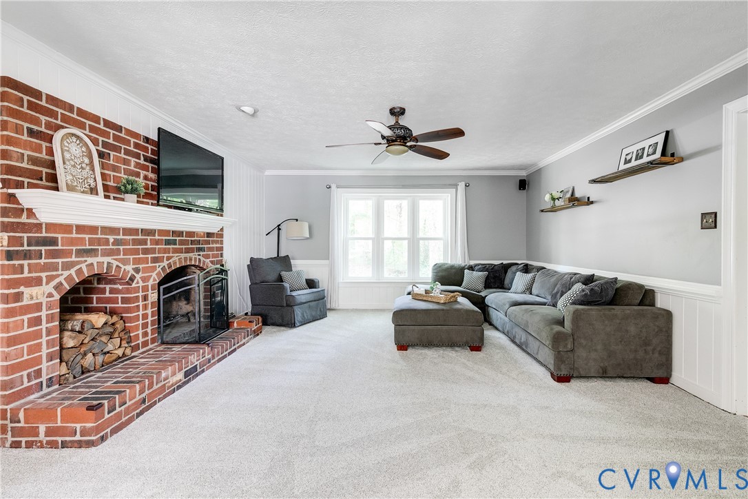 1107 Royal Ridge Rd
