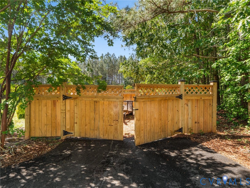 3845 Mill Mount Dr