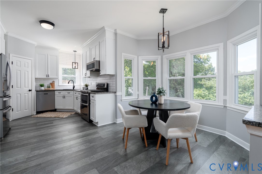 2424 Early Settlers Rd