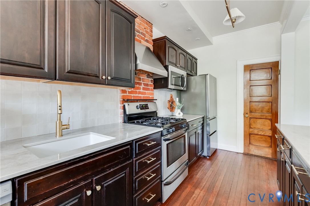 2709 Grayland Ave