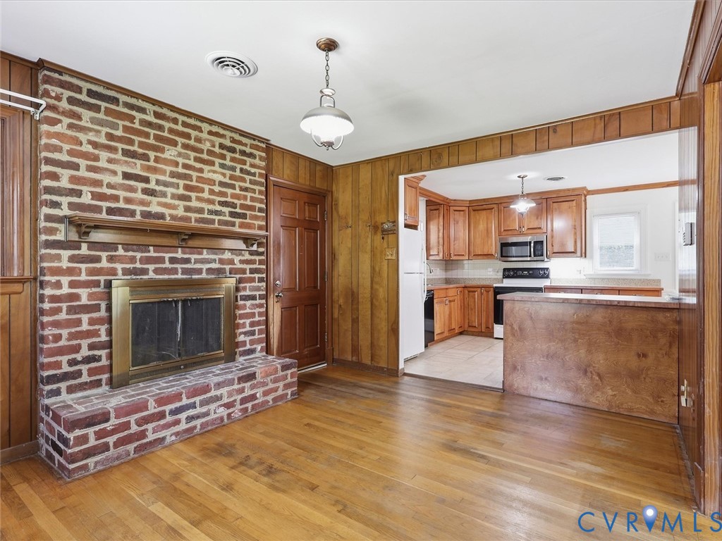 2301 Raymond Ave