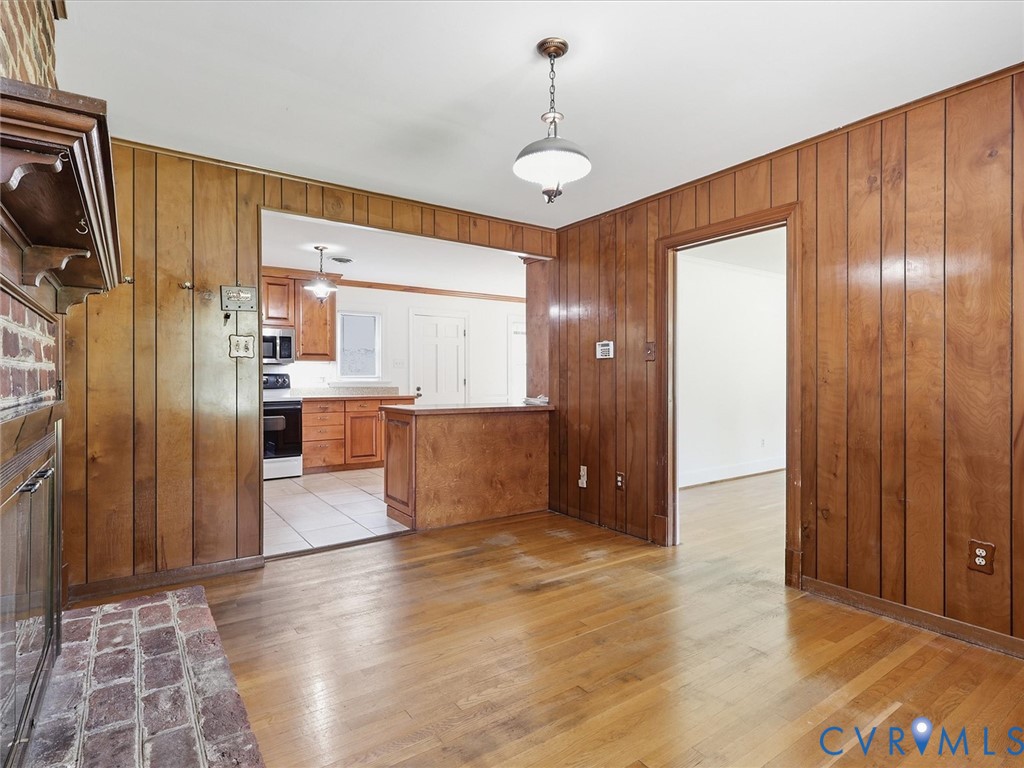 2301 Raymond Ave