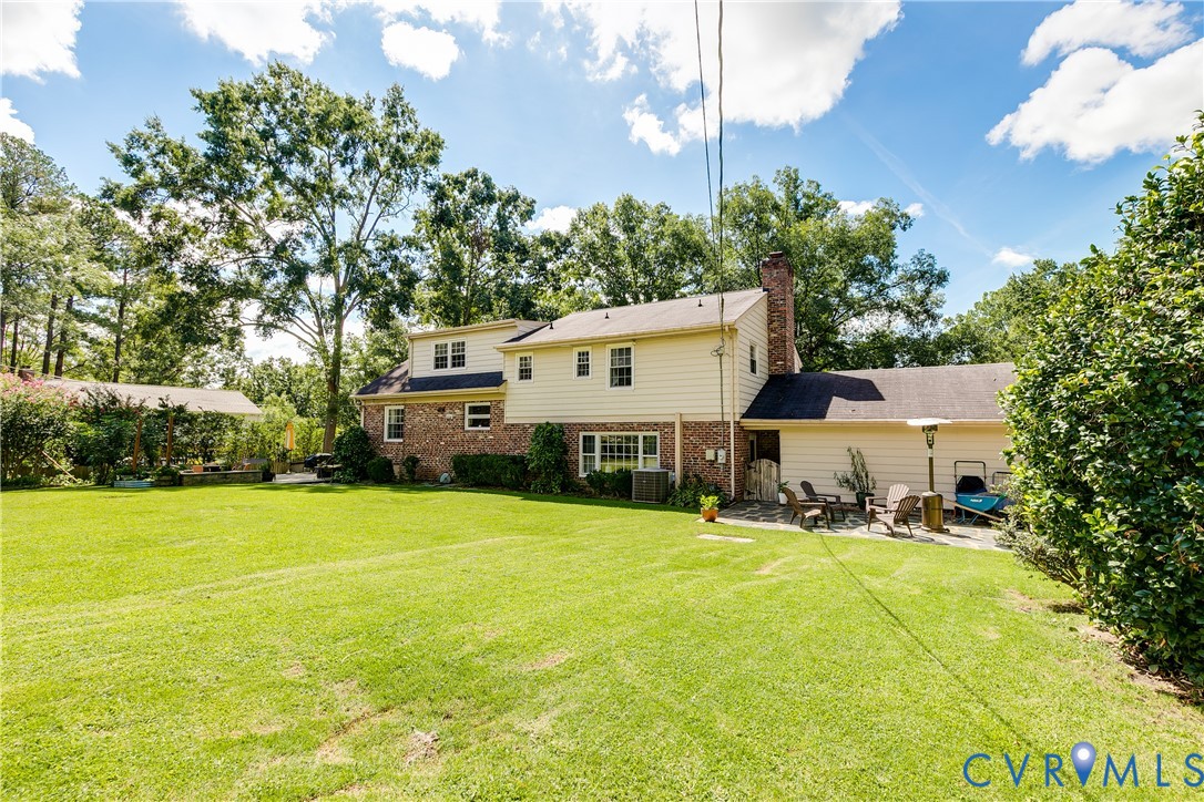 1601 W Monmouth Dr