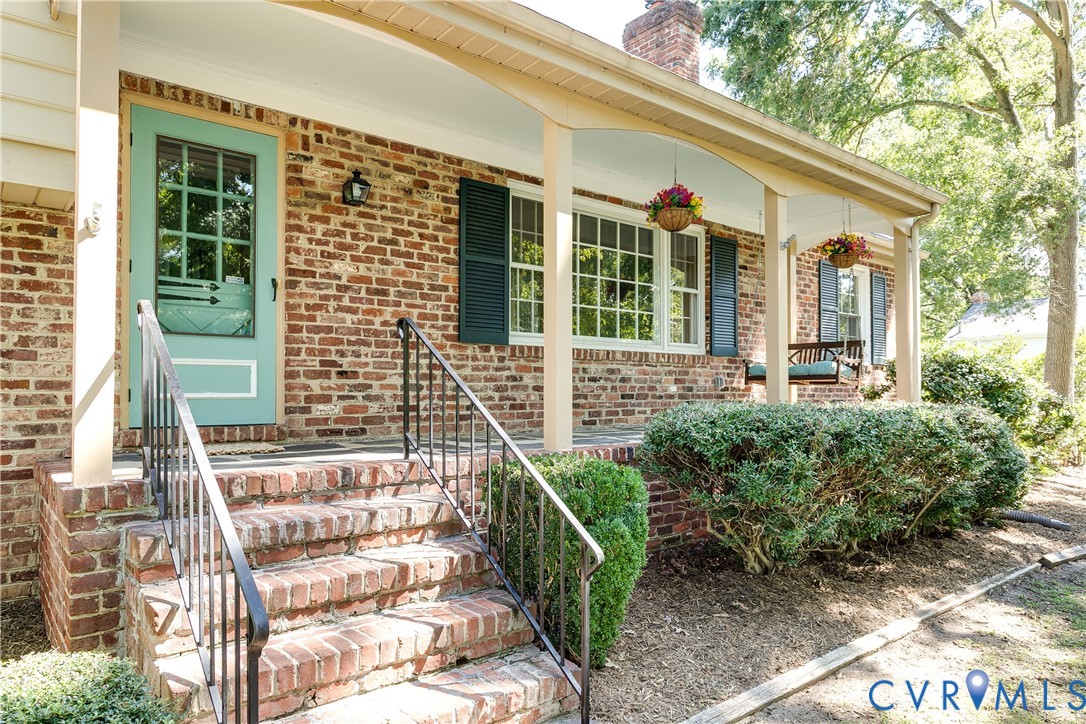 1601 W Monmouth Dr