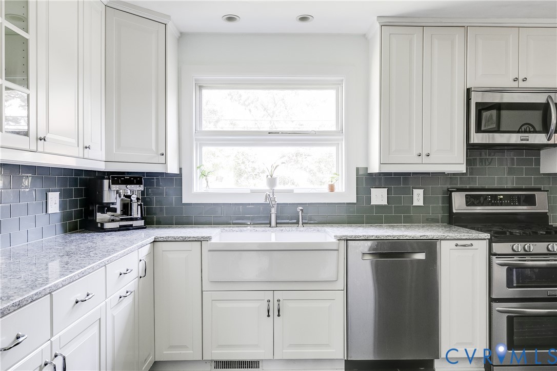 1601 W Monmouth Dr