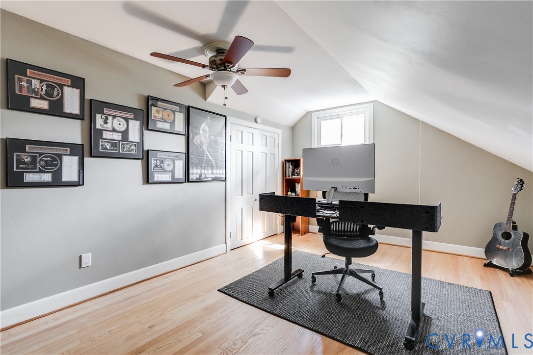1601 W Monmouth Dr