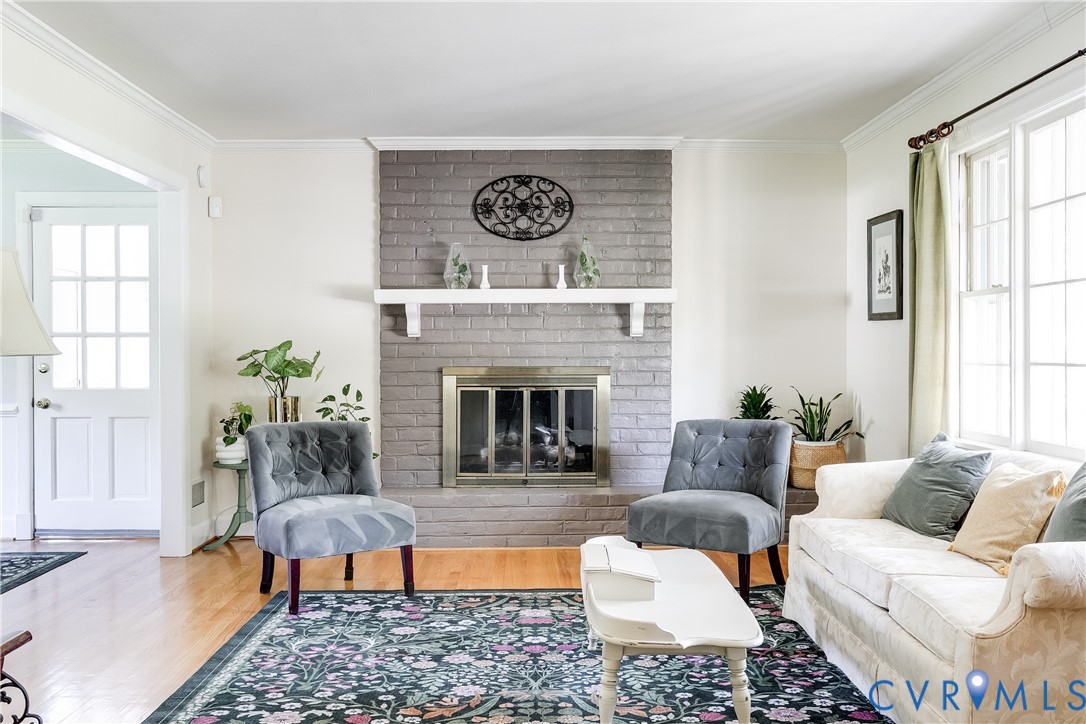 1601 W Monmouth Dr
