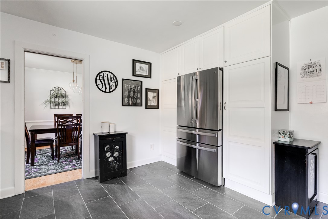 1601 W Monmouth Dr