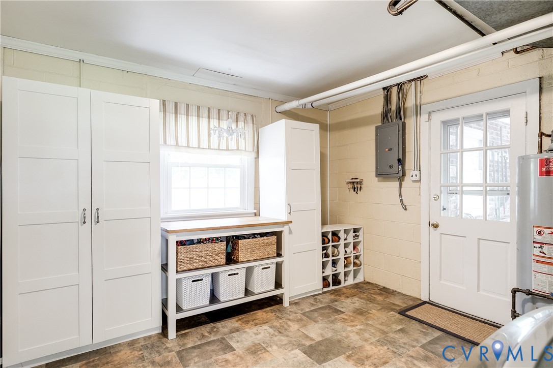 1601 W Monmouth Dr
