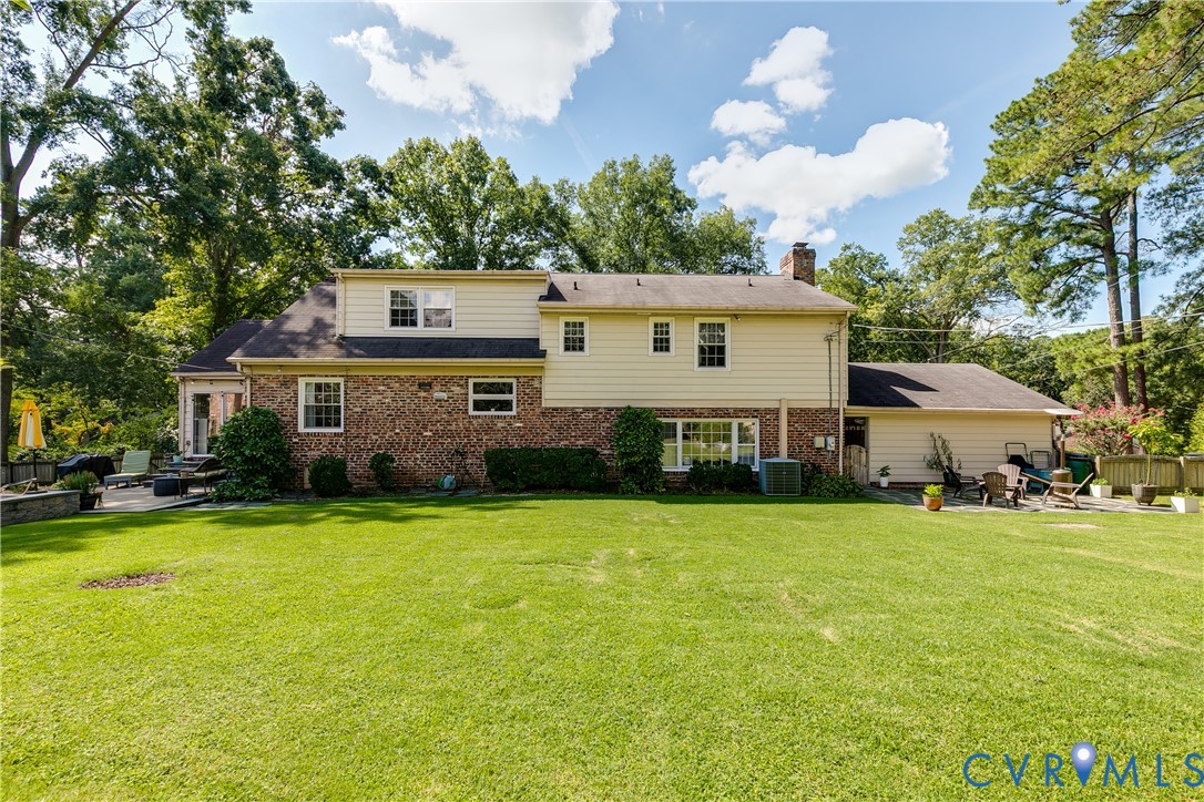 1601 W Monmouth Dr